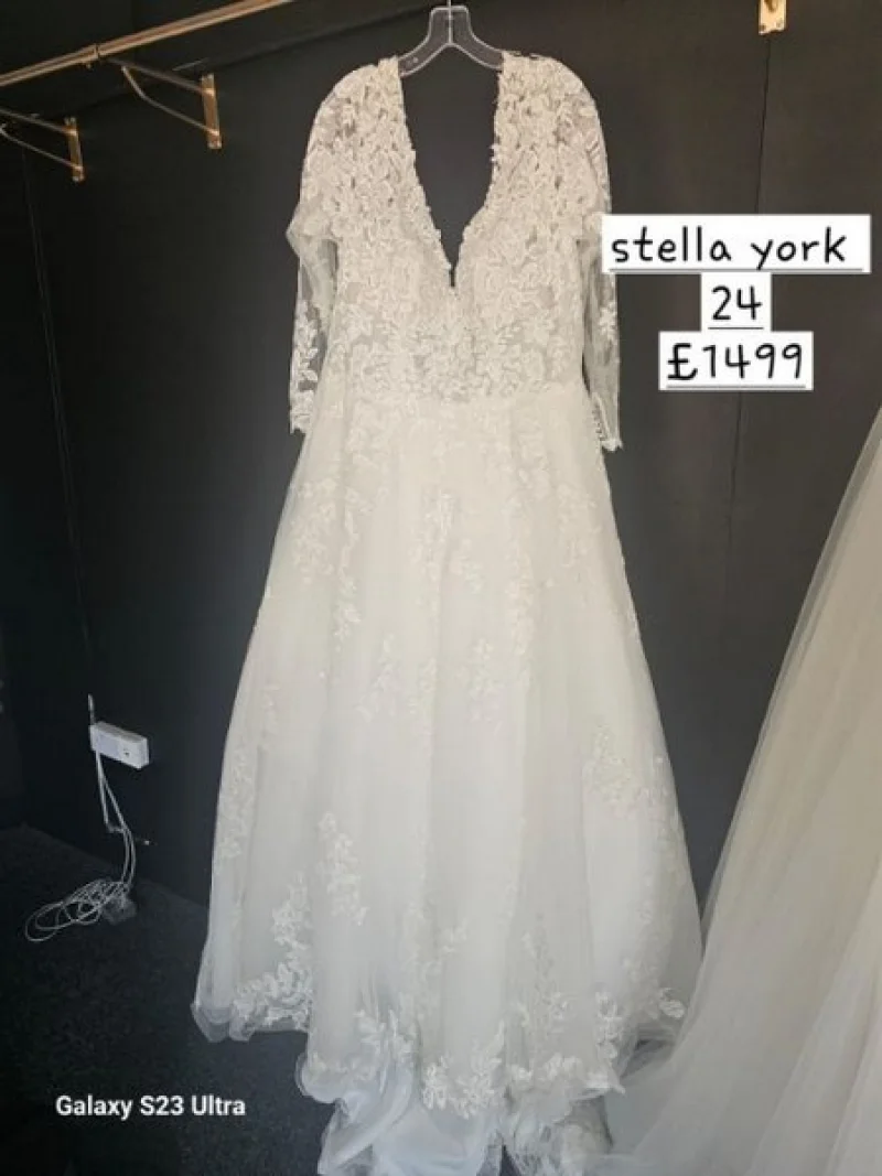 JPS Chartered Surveyors - Contents of a Bridal Boutique Auction | Wedding Dresses, Veils, Accessories, Bridesmaids Dresses & Shoes - Auction Image 3